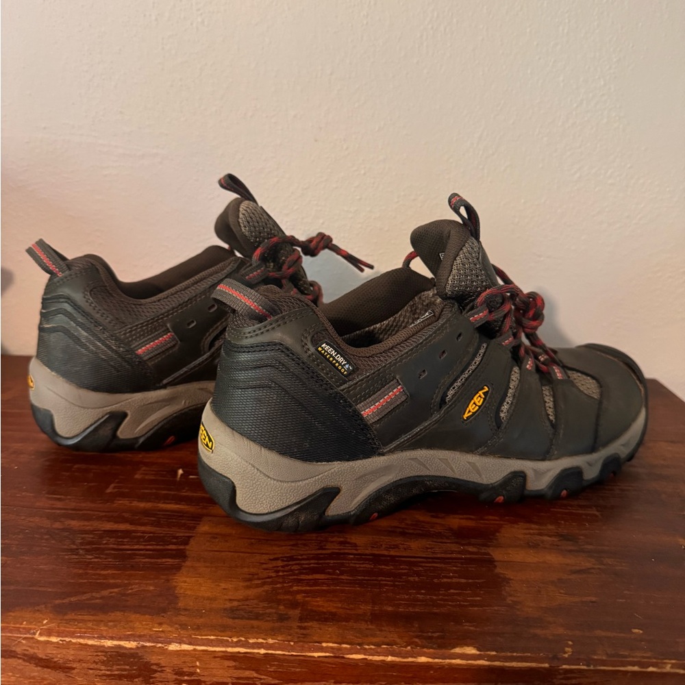 Women’s Keen hiking shoes